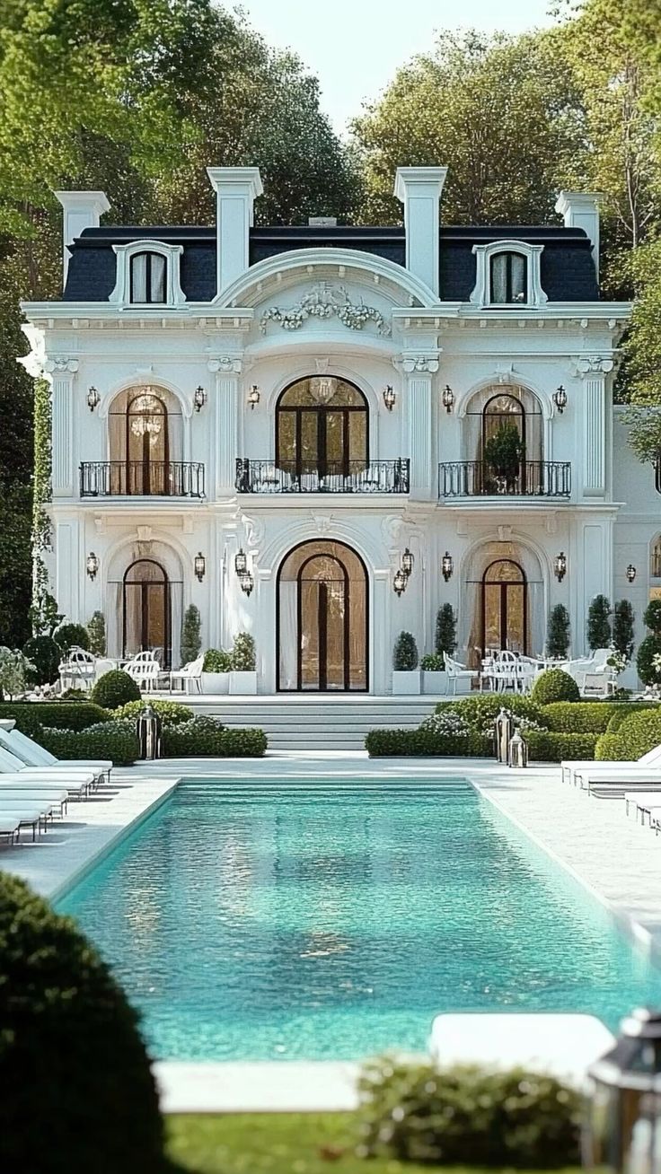 Thiết kế nhà cổ điển nổi bật với vẻ đẹp sang trọng, tinh tế và bền vững theo thời gian. Khám phá phong cách, ưu điểm và mẫu thiết kế cổ điển ấn tượng.